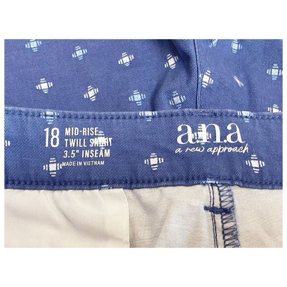 A.N.A. NWT Denim Blue Mid-Rise Twill Short Geometric Print Women's Size 18 NEW - Picture 3 of 6
